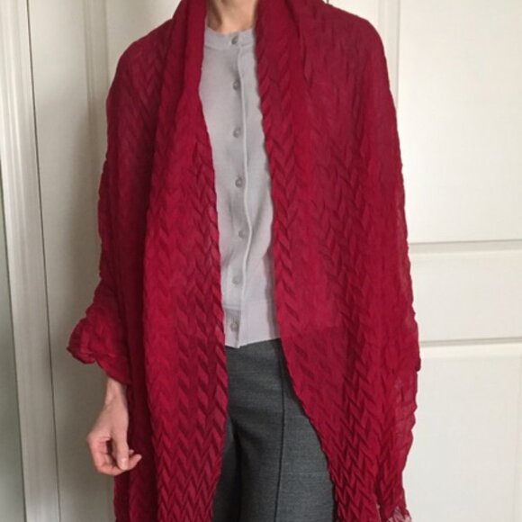 Vibrant red origami pleated stole, NWT - Picture 6 of 6